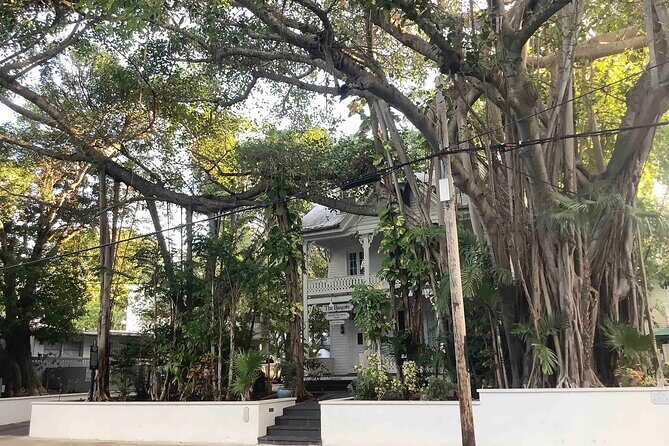 Key West History Audio Guided Walking Tour - The Main Walk: More Than a Mile of Key West Sights and Clues
