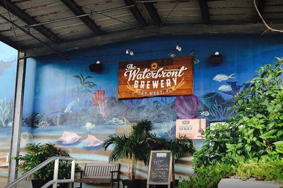 Key West: Jimmy Buffet Walking Tour with Key Lime Pie - The guide and the pace: what to expect in real life