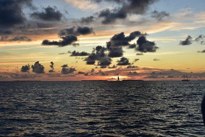 Key West Small-Group Sunset Sail with Wine and Hors d'oeuvres - Hors d’oeuvres you can actually eat while sailing