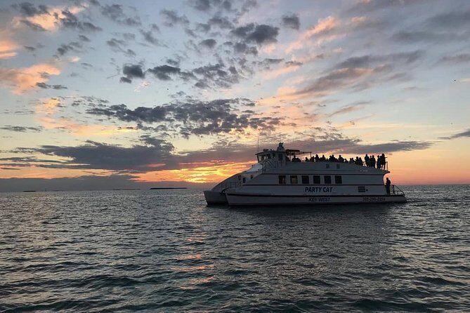 Key West Sunset Cruise: Dinner, Live Music & Drinks Included - The Boat Setup: Air-Conditioned Dining Below, Sunset Deck Above