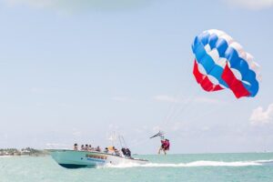 Parasailing in Key West at Smathers Beach - What the 1-Hour Flight Really Means (And Why Small Groups Matter)